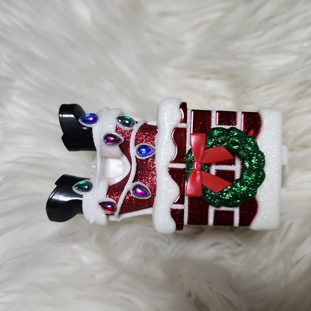 BNWT Bath & Body Santa stuck in chimney fragrance plug in.
